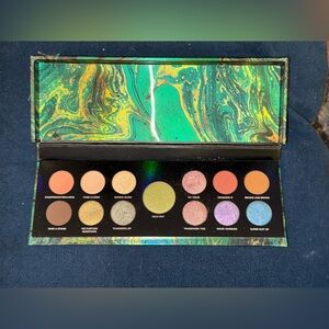 URBAN DECAY SHE HULK Green and Gold Eyeshadow Palette